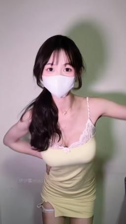 miss11yiyi : 哥哥們
伊伊等等10.開播唷（可能提早～
要記得來看伊伊🥺