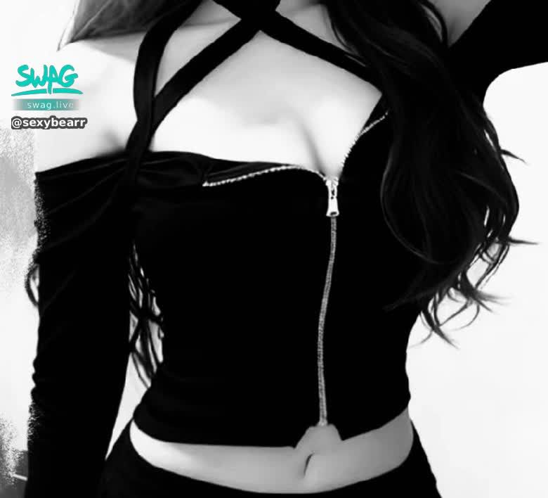 sexybearr : 今天風大到差點跌倒🙂明天可能會開播唷!! 🎁10顆紫黑鑽🉐學生妹大奶露點乳交大尺長片❤️