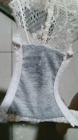 cocolunna : 好色的穴穴一邊流水一邊冒泡了😅