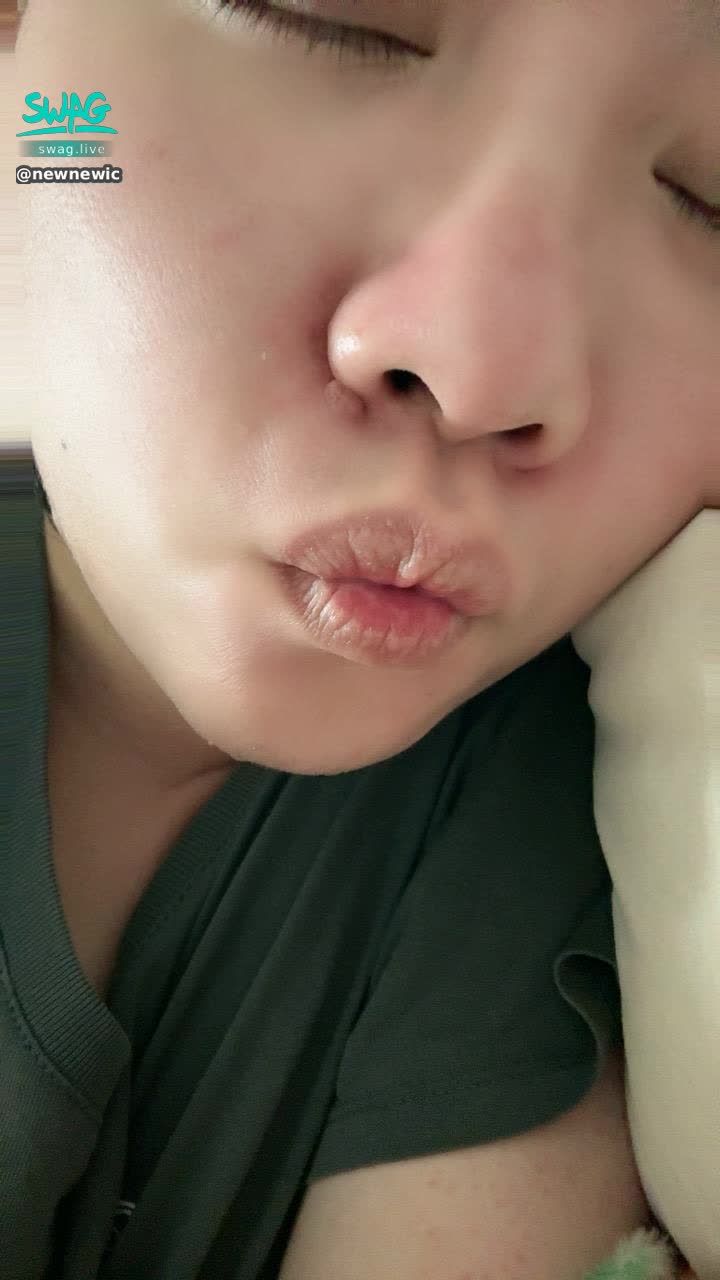 newnewic : 結果愛睡不睡💦
練習 5MA 5MA
不知道小哥哥們知不知道一首💋歌呢？
有機會唱給你聽
#新人 #生活 #5MA