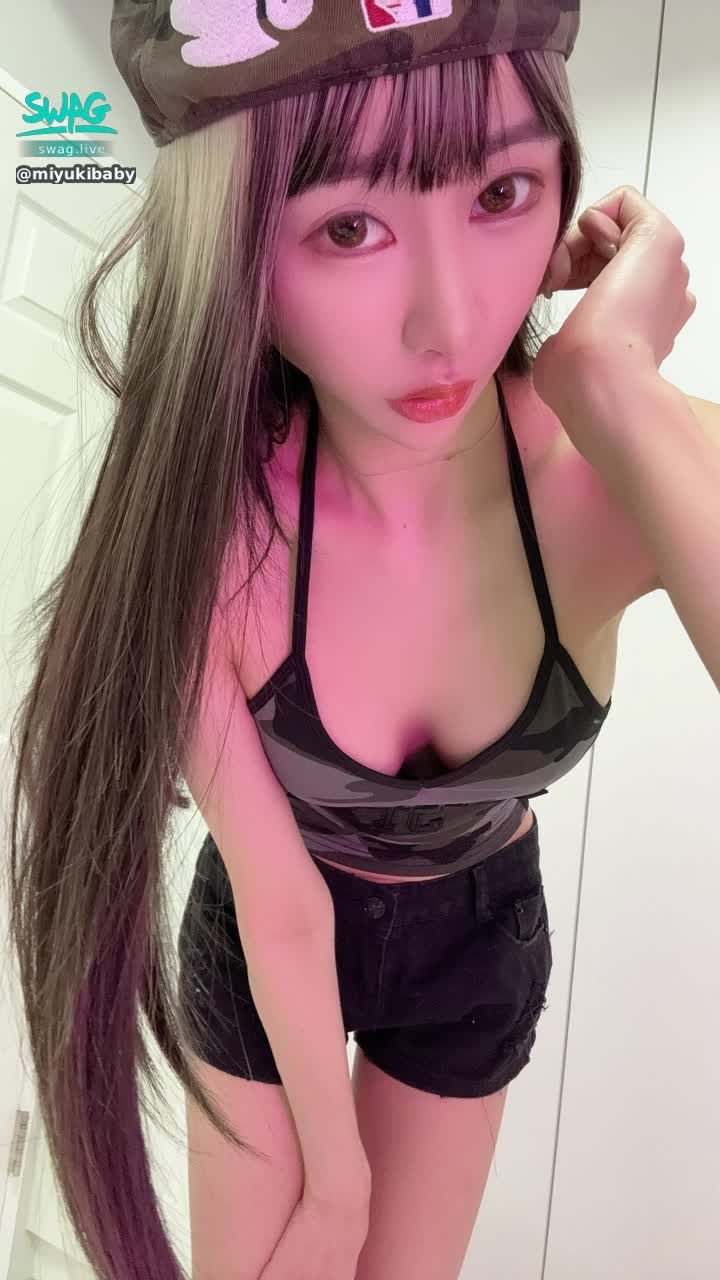 miyukibaby : 解鎖自拍美照💚回覆完成送隱藏版2部😘💕🫶🏻🎁