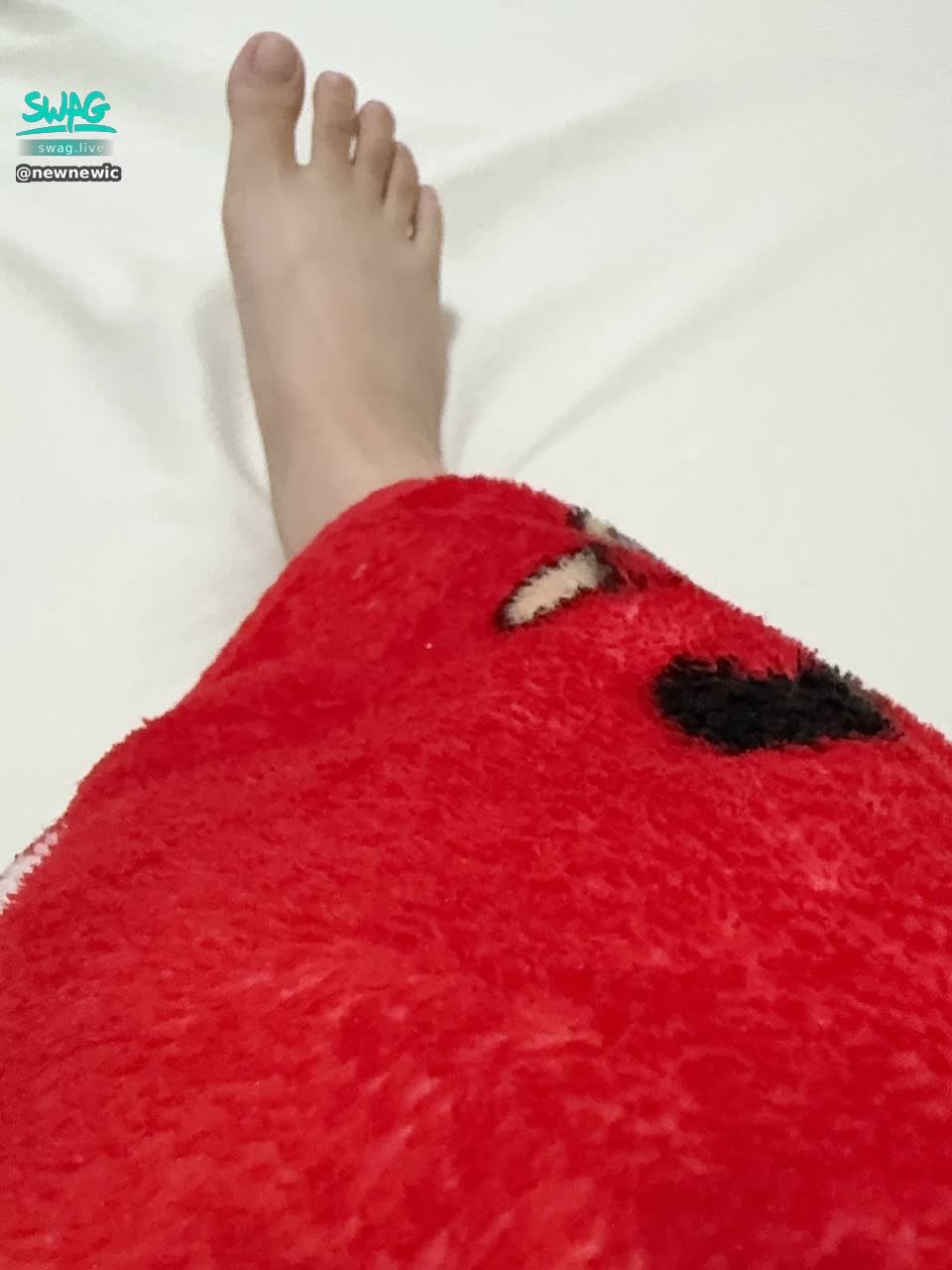 newnewic : 不知道有沒有人是🦶控？
我其實蠻喜歡自己的腳
你也喜歡自己什麼部位嗎？✨

#新人 #生活 #腳控