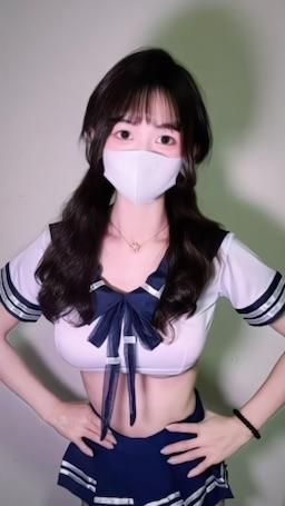 miss11yiyi : 哥哥們 今天伊伊休息一天
哥哥們也要照顧好自己的身體
早點睡唷～～😍
別把自己玩壞了 伊伊也要玩呢😈
明天晚上10.開播（可能提早～