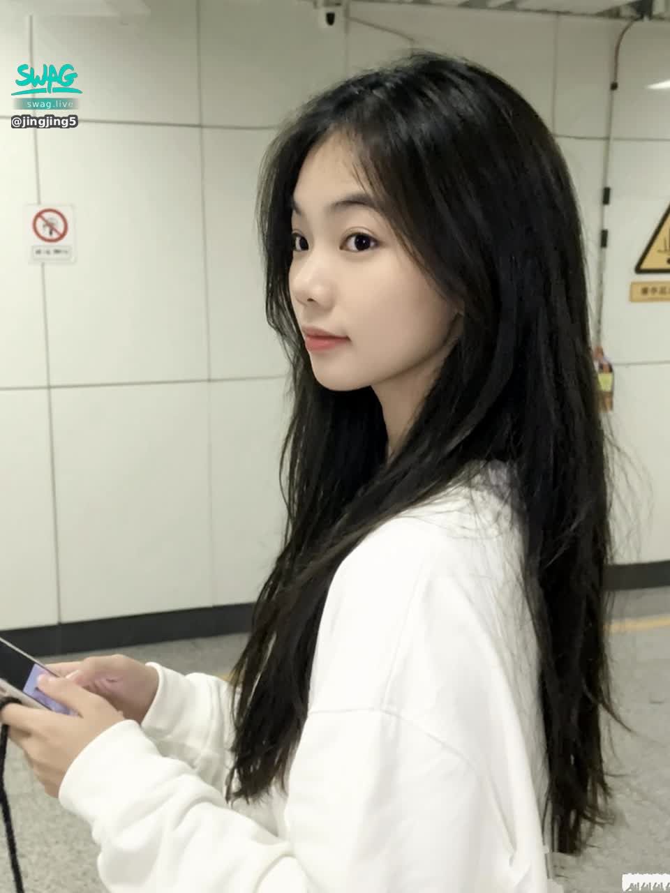 jingjing5 : 今天十点直播哦~哥哥们快来~