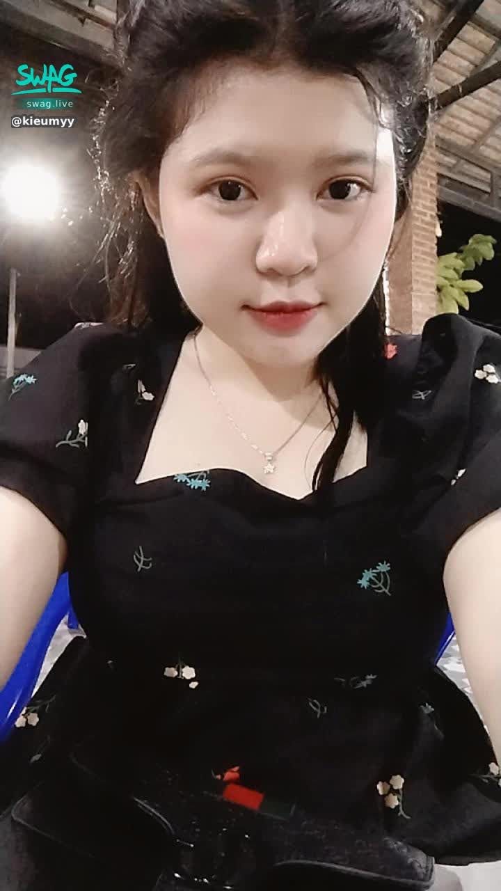 kieumyy : 跟我来。come here with me😋🍑