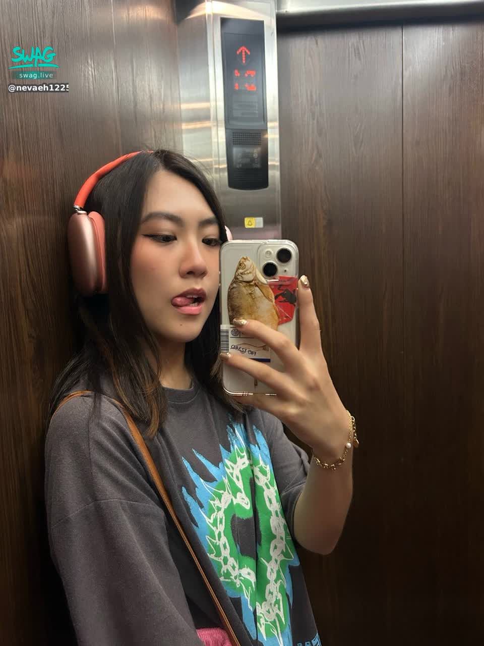 nevaeh1225 : 到哪都可以自拍👀
想約會私訊談😈想帶我去哪裡玩~
逛街吃飯都可以❤️
#露臉 #可愛 #sexy #性感 #生活 #日常 #約會