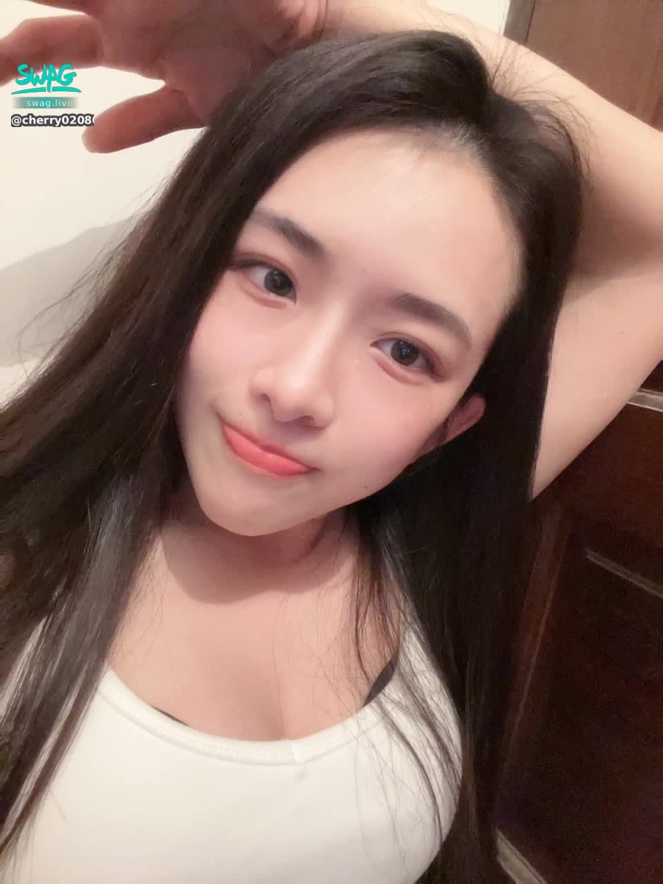 cherry020800 : 已經拍到不知道要擺什麼POSE的我🤣🤣🤣 #日常 #生活 #可愛 #sexy #性感