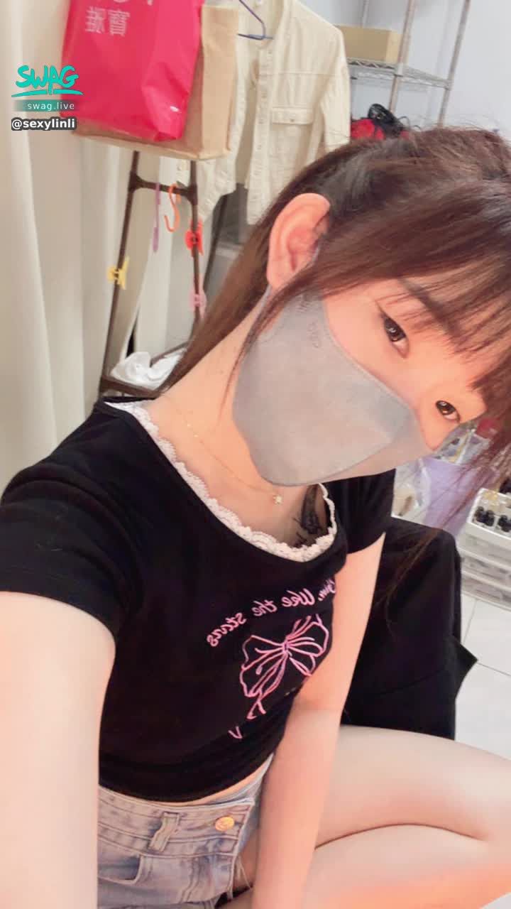 sexylinli : 剛剛突然斷掉直播!
也剛好2:30下播時間💤寶貝們晚安😴囉