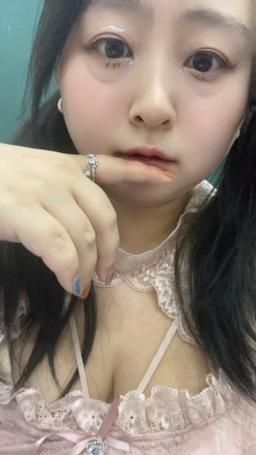 qianxingchen. : 在上班 來滿足我喔