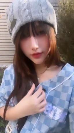 miumiu27 : hi baby 💋