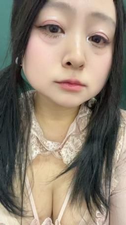 qianxingchen. : 上班ing 好寂寞 來滿足我喔