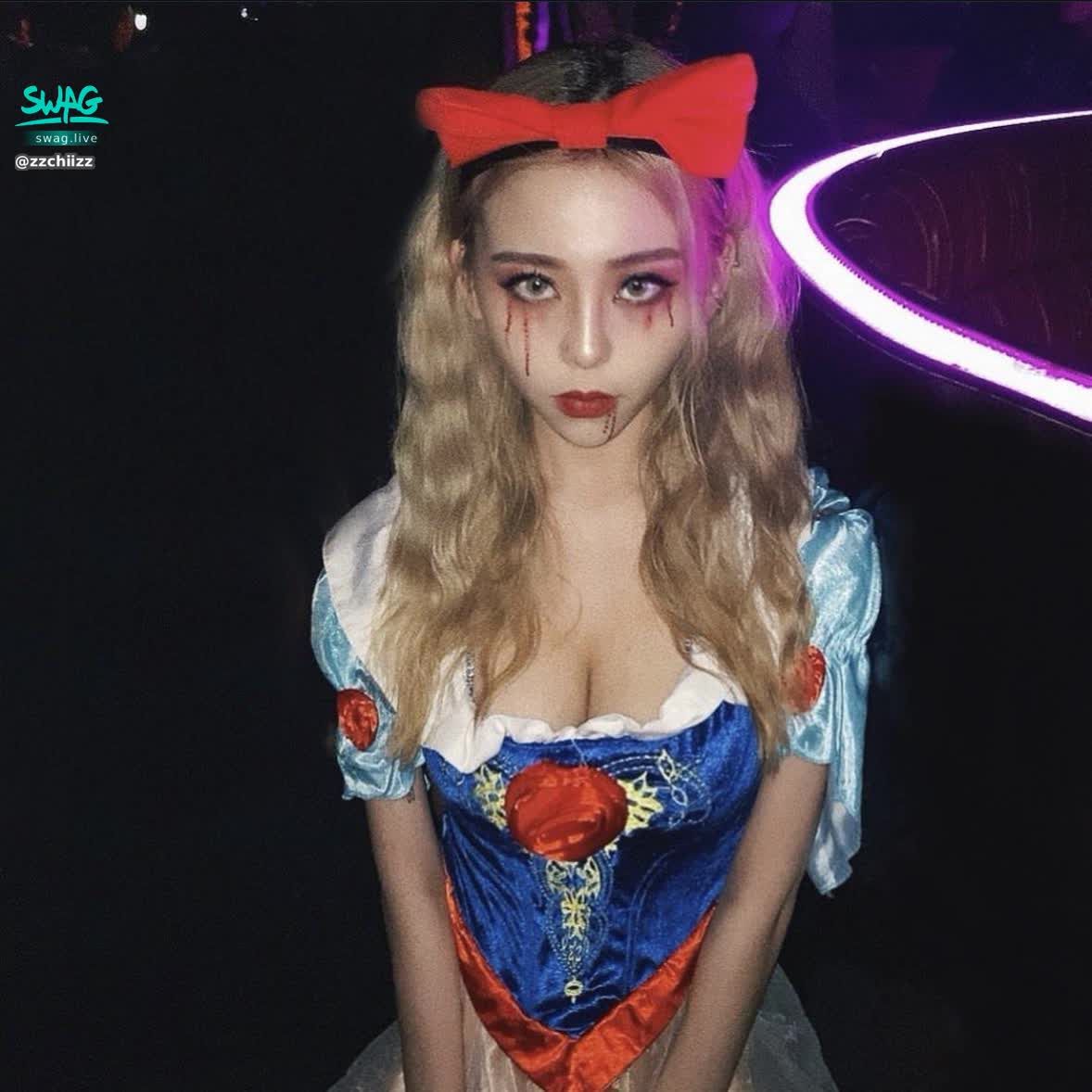 zzchiizz : 萬聖節扮演賣蘋果的小女孩🍎