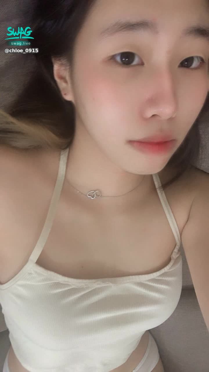 chloe_0915 : 想約會可以私訊我🥰
最近白天都很有空
可以一起吃飯逛街🌸

#約會 #露臉 #可愛 #sexy #性感 #貧乳