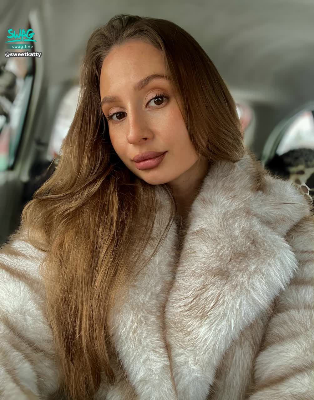 sweetkatty : hi dear❤️ you want hot video?) 😈 go Pvt message 💌