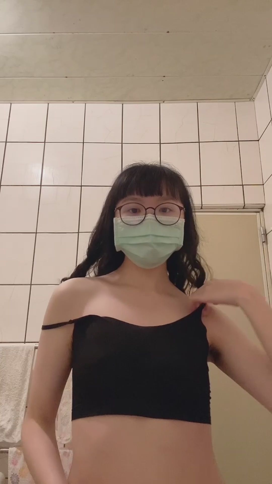 lin880317 : 自己躲在廁所耍騷🥰
想看完整的影片私訊我😘
#騷 #sexy #性感 #生活 #私訊