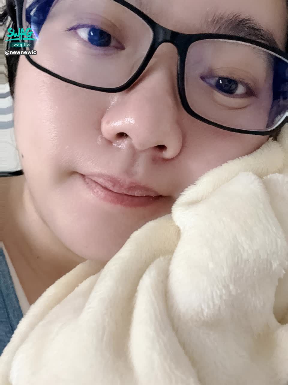 newnewic : 今天也是給眼鏡控的各位
戴眼鏡真的也是挺好看的（自己說）
#新人 #生活 #露臉