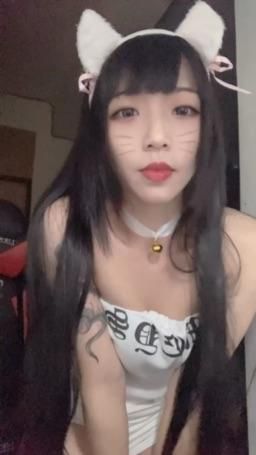 dagababy : 會啊嘿顏的性感野貓😍要領養嗎喵~🍌🍌