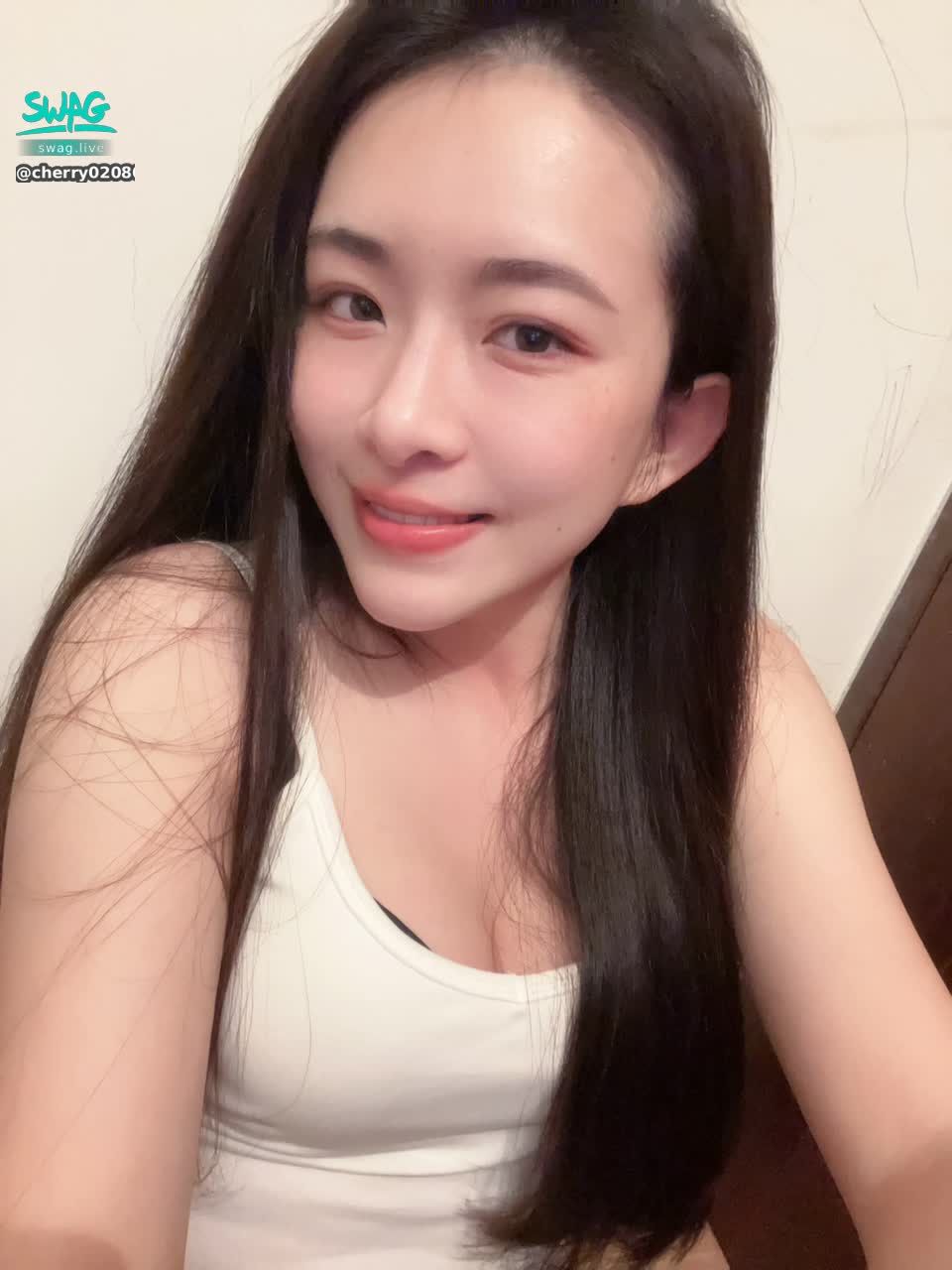 cherry020800 : 討厭的禮拜一加下雨天🫣
齁～不想上班
話說太久沒開播你們會想我嗎❤️

#sexy #性感 #露臉 #日常 #生活