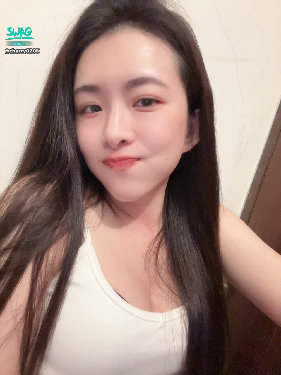 cherry020800 : 好想要出門約會🌸一起找美食逛街❤️私訊我問約會呀~別害羞 #約會 #私訊 #露臉 #奶 #sexy #性感 #生活 #日常