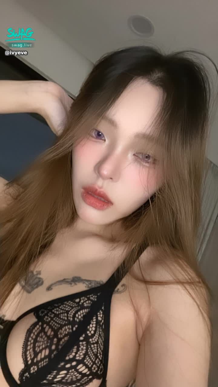 ivyeve : 好久沒化妝 跑來swag po文🤤