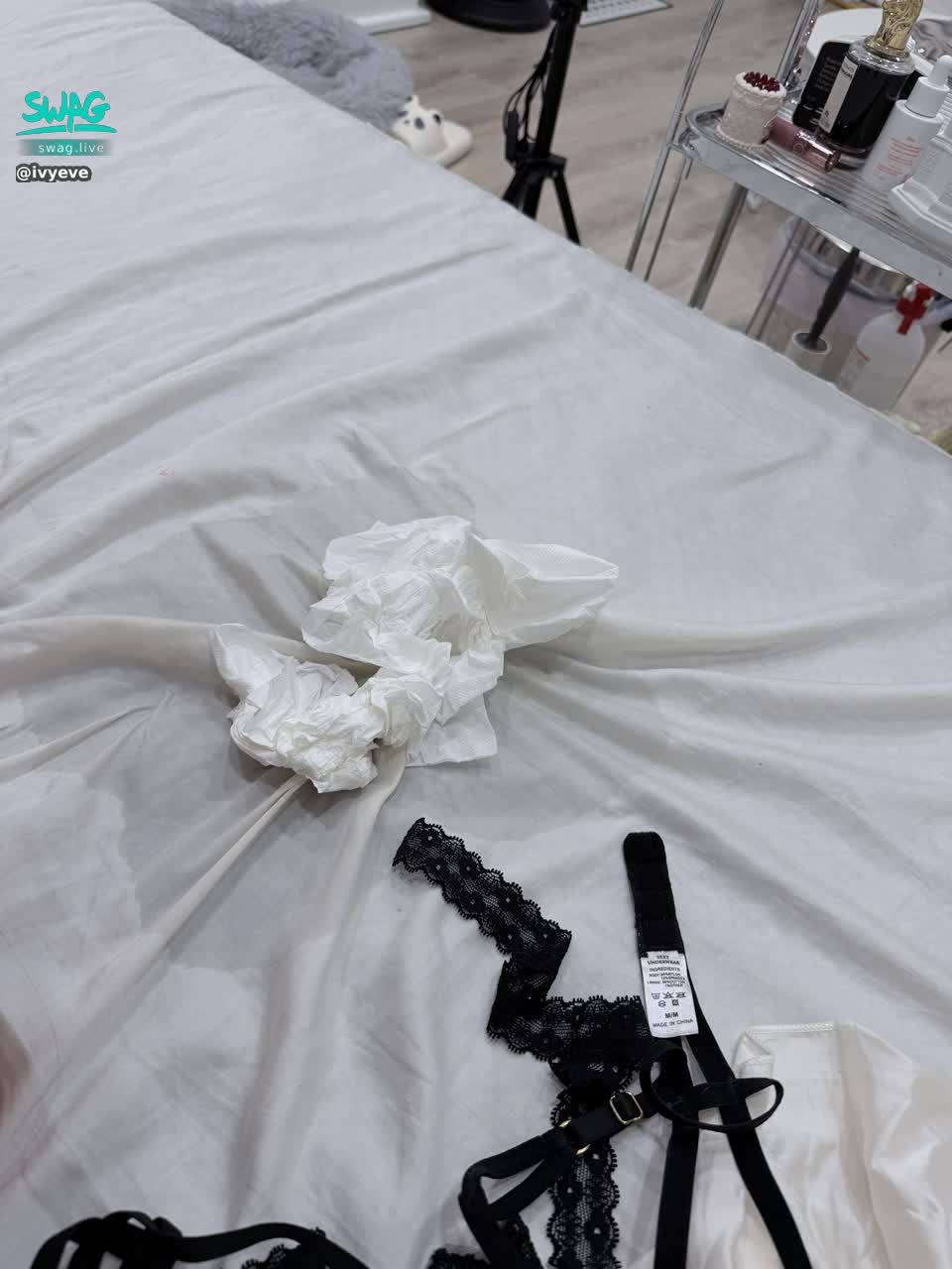 ivyeve : 拯救床單失敗⋯⋯⋯無解 誰有辦法啊啊啊啊
我弄完再回你們私訊拍謝：（