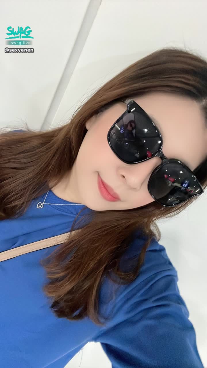 sexyenen : 有哥哥要來參加12月聖誕節🎄粉絲同樂會活動嗎 💕💕那天活動歡迎把主播灌醉😛😛快來私訊詢問🙋🏻‍♀️那天是性感聖誕女郎👯‍♀️👯‍♀️當天會唱歌🎤喝酒🍻～～