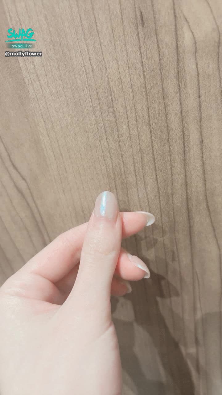 mollyflower : 明天（星期三）晚上10點就要生日直播了
真是緊張嗚嗚嗚🥲