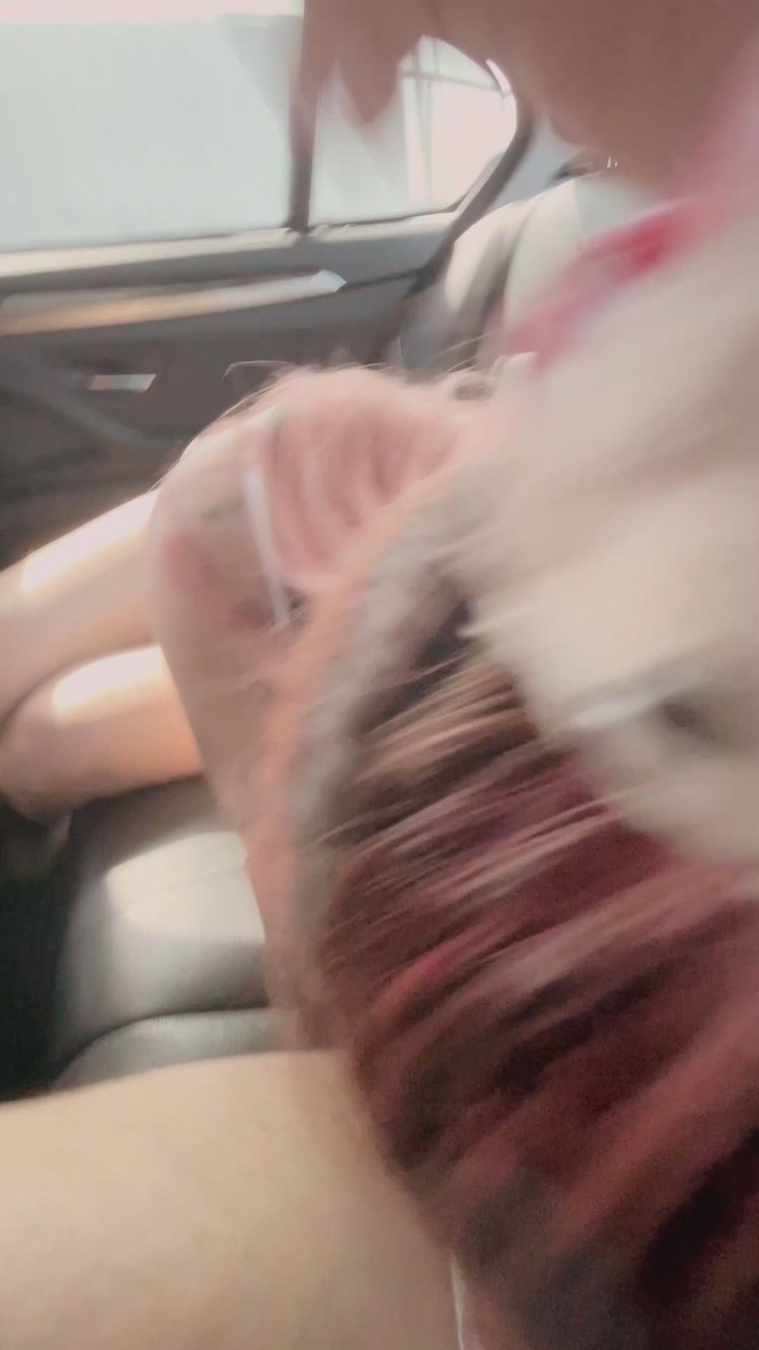 banbiekissme : 司機一直在偷笑 是不是看到了什麼