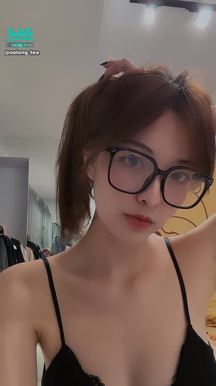 oolong_tea : 沒近視但每個女生必備眼鏡⋯