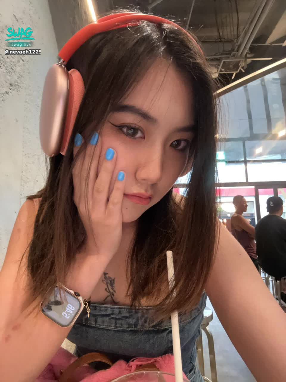 nevaeh1225 : 越來越喜歡一個人獨處，我是不是初老🤣趁我還沒不想出門前～快約我出門約會喝酒😈 #約會 #露臉 #日常 #sexy #性感 #生活