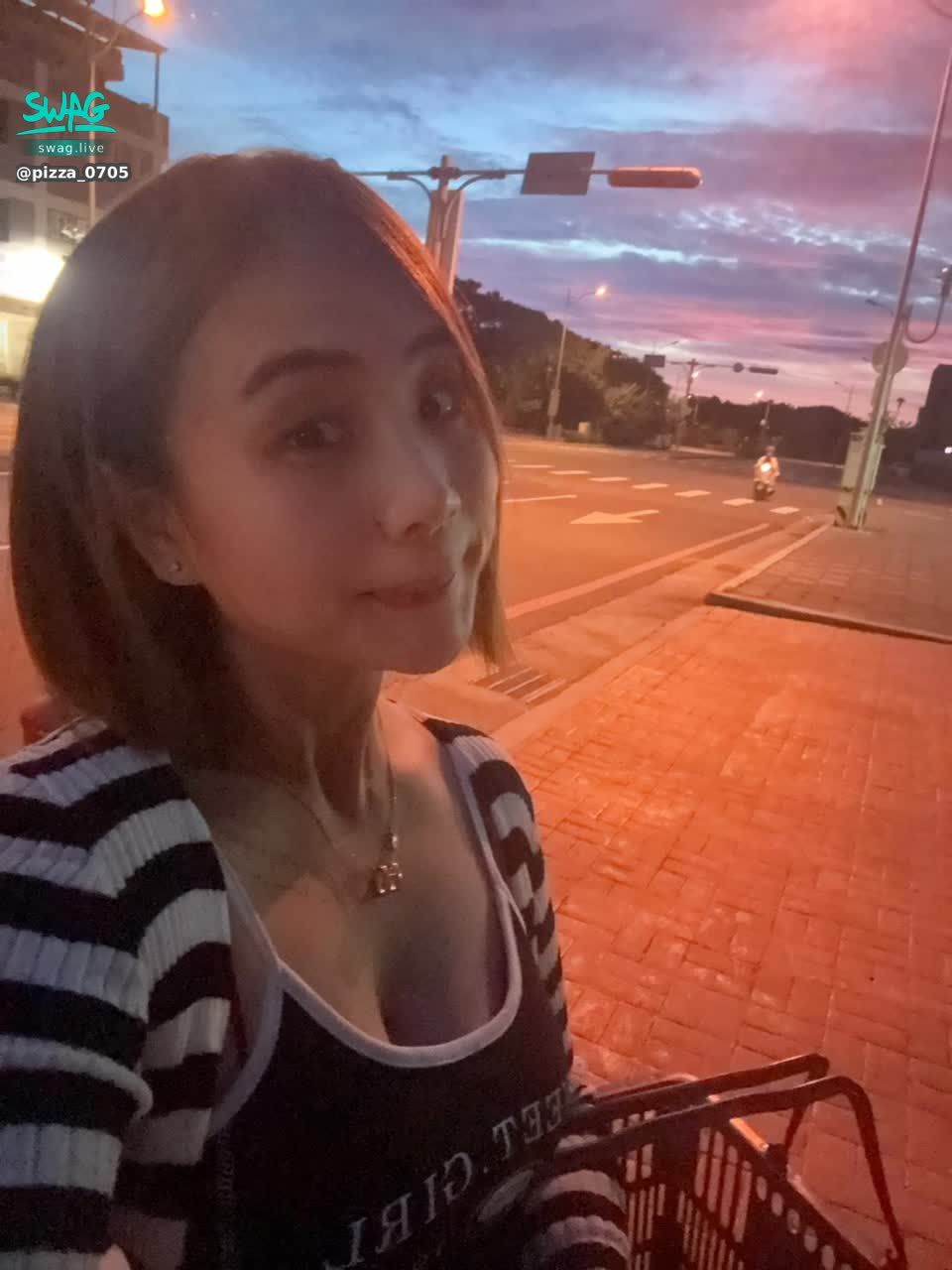 pizza_0705 : 這麼漂亮的夕陽~卻只能一個人看👀真想找人陪我一起 #露臉 #日常 #戶外 #素人 #生活