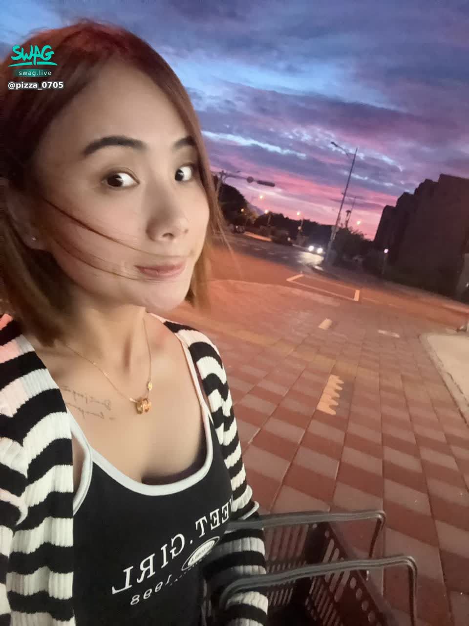 pizza_0705 : 好想要找人陪我逛街、買菜、聊天😛簡單的約會～平凡的幸福，你願意的話就私訊我，約會不用收禮物🥰 #私訊 #約會 #露臉 #素人 #性感