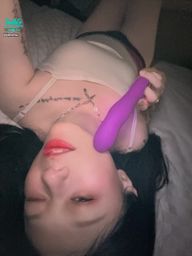 jenchu : 新買的玩具😈誰要陪我一起玩呢~玩到出水💦
#玩具 #sexy #性感 #生活 #騷 #誘惑 #露臉