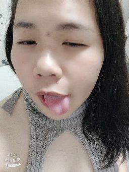 maysky : 約會來點不一樣的!! 😏
跟粉絲約會這樣穿出門好嗎? 😝
感覺會被寶寶偷襲摸奶跟挑逗穴穴 一下子就不小心濕一片怎麼辦?😱
好害羞~~~
#自慰 #性感 #露點 #騷 #大奶🔥 #呻吟 #情趣