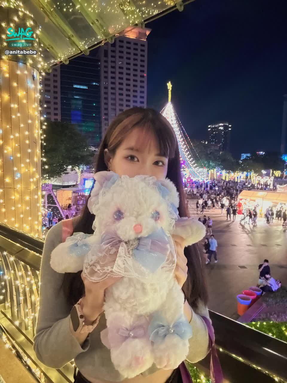 anitabebe : 11/24（一）22:45性感情趣蕾絲睡衣聊天居家女孩
達20萬鑽石 性感睡衣表演脫衣誘惑
#主題直播