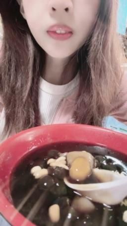 lovemeredith : 天氣變冷，吃燒仙草，但不夠熱耶，還是要你的加熱肉棒，好不好