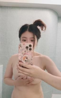 sexyenen : 是變胖還是奶又變大了🥵🥵怎麼有內衣痕跡🫣