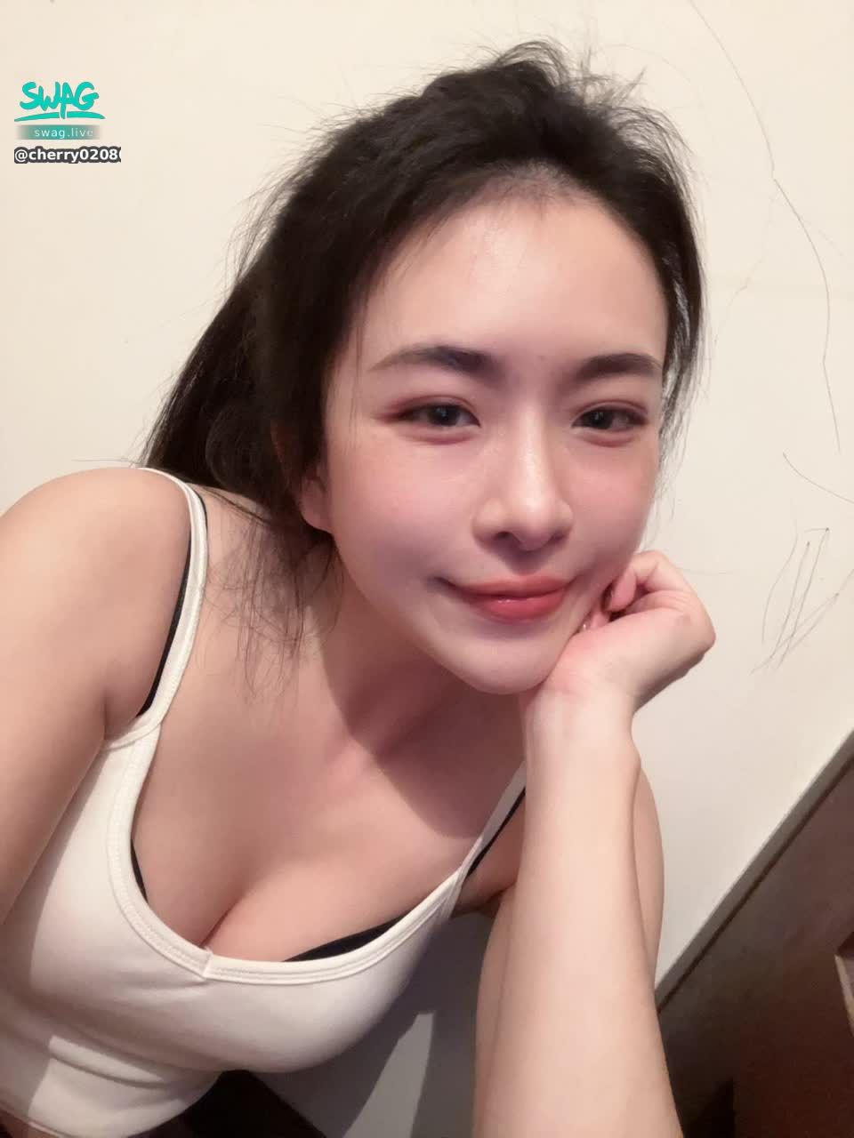 cherry020800 : 穿太少不小心感冒了🥶
但明後天還是想出門～
有人不介意要一起約會吃飯嗎🫣

#約會 #日常 #生活 #奶 #露臉 #甜美 #可愛