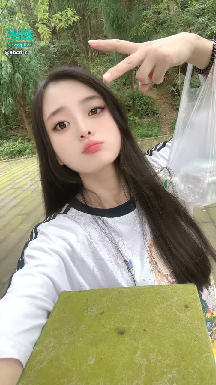 abcd_c : 第三天秒睡，突然没有人了，手机亮了一晚上，🙈🙈有谁还记得我没有剪头发之前的样子