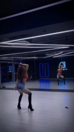mee900 : 应该是全姿势了吧🤭全是高难度动作！#高跟鞋 #sexy #生活 #舞蹈