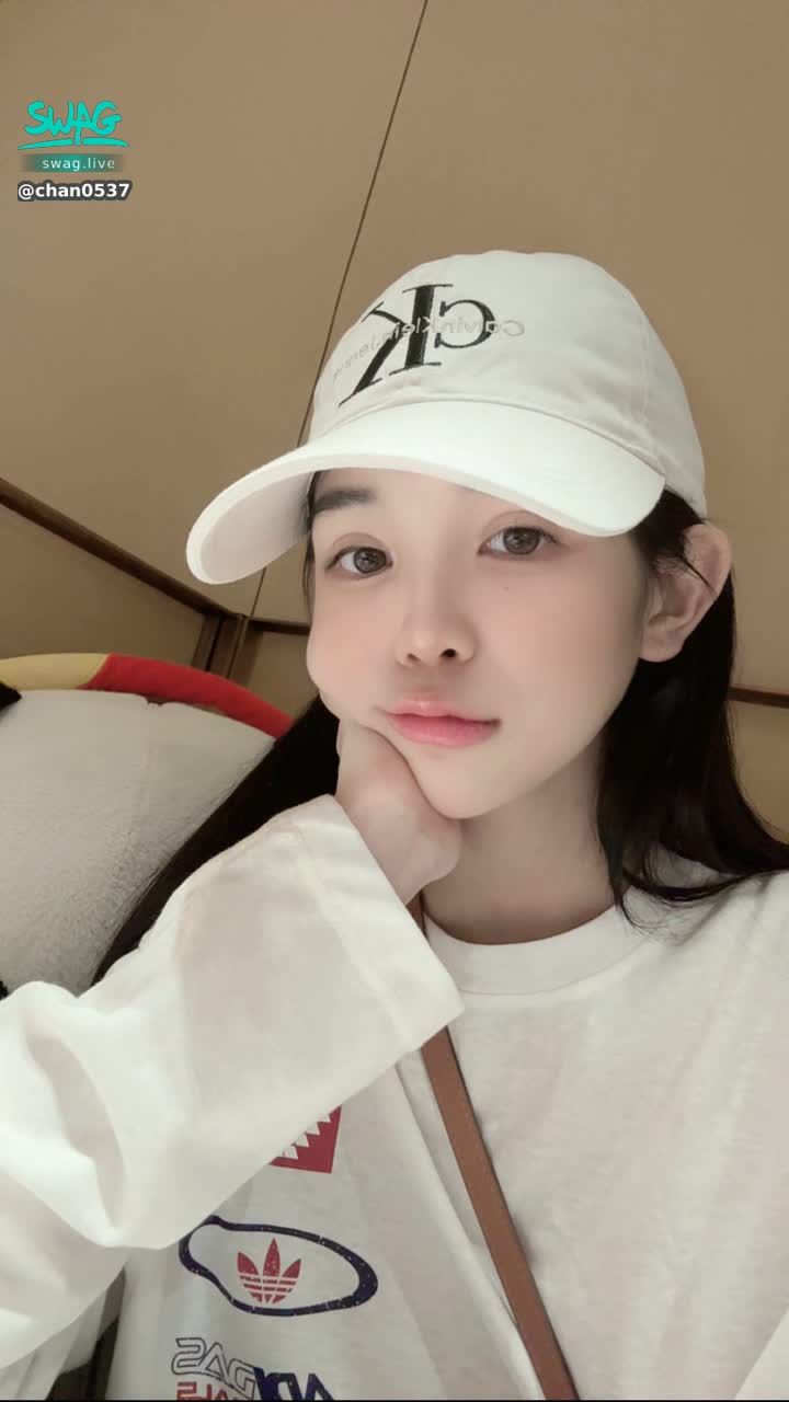 chan0537 : 11月23日：由于一些个人原因，我将休息几天！11月23日下午见。(（新肛交影片已上线，私信我获取，新的肛交视频我不会发布在我的个人主页上）😝