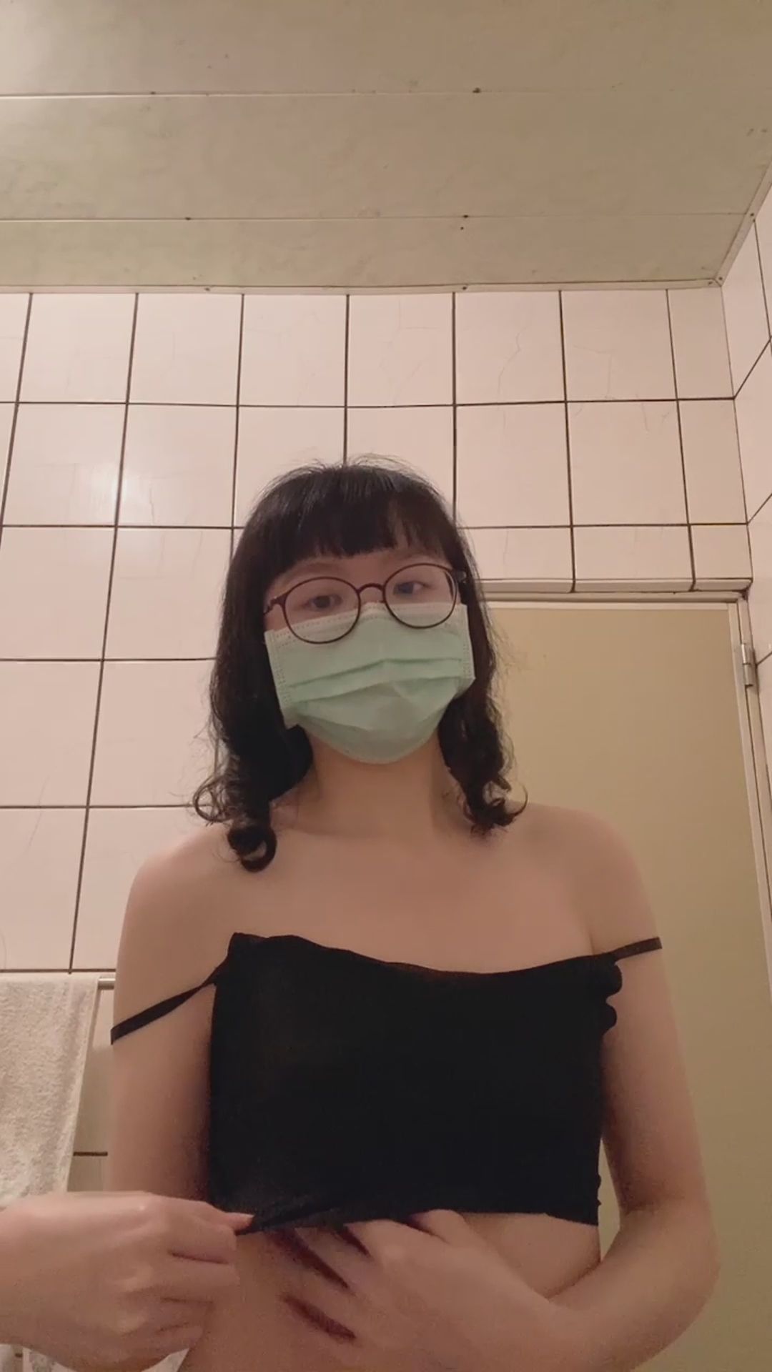 lin880317 : 想要把它整件脫掉😈在你面前脫掉你可以把持住嗎? #性感 #sexy #生活 #騷 #誘惑