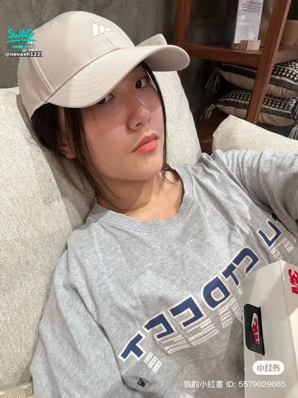 nevaeh1225 : 放假這幾天都有空～快約我出門約會吃飯🤣不想當宅宅～ #約會 #sexy #性感 #生活 #日常