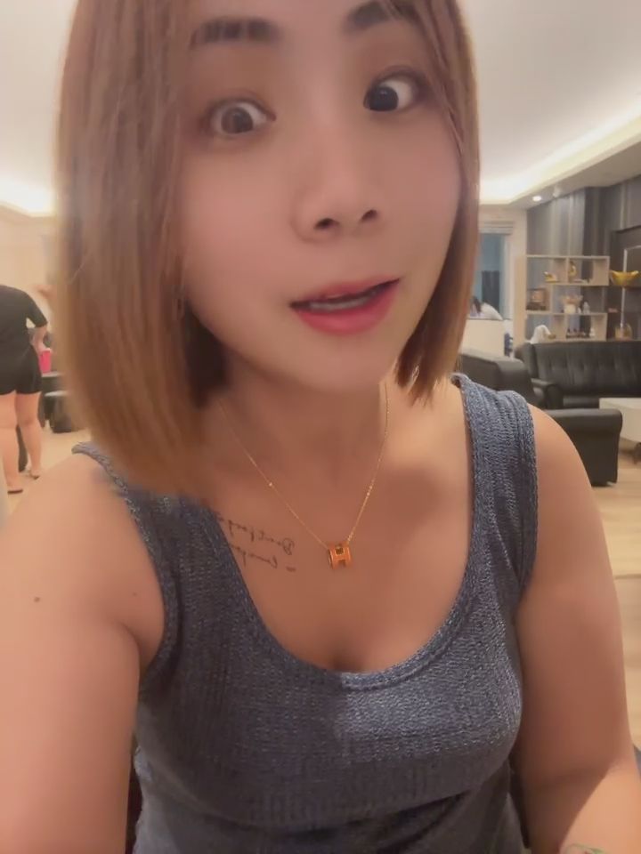 pizza_0705 : 把自己弄得美美的~明天要跟粉絲約會❤️大家可以給點意見去哪嗎?看電影還是逛街呢😈 #約會 #sexy #性感 #生活 #騷