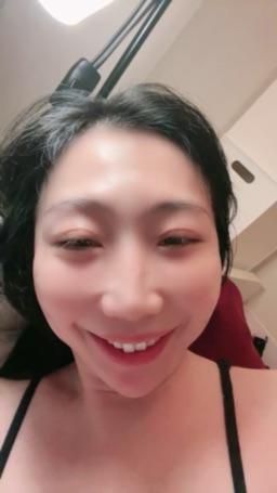 bershuka : 深V爆乳的誘惑🩷