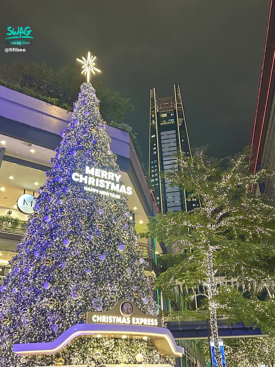 fifibee : 到處都充滿著聖誕節的氛圍🎄❤️