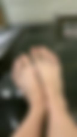 ladyyuan : 哥哥說他是假指控，特愛看女生的腳趾頭！好奇怪的愛好喔，不過他說我的腳很細他很愛很美，真的嗎？


完整版請私訊🥺
溫泉甜蜜純約會私訊（極好約）
vip月底前半價特價中