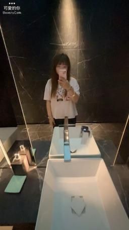 youyouhong : 這樣打扮好像小朋友欸…..