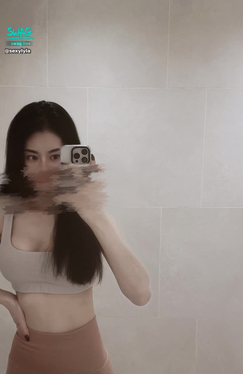 sexylyla : 吼呦！昨天的照片被下架了啦！
但因為很漂亮所以我還是要再po一次🥴

我昨天練完皮拉提斯又接著去重訓💪
當女生真的好內卷🥲