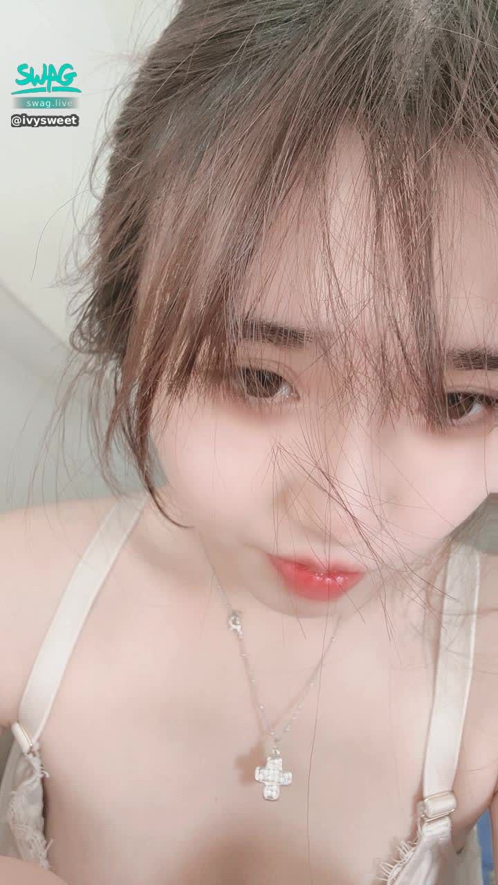 ivysweet : 好懶呀！到底要出門好還是要⋯⋯你想跟我出門去街了嗎